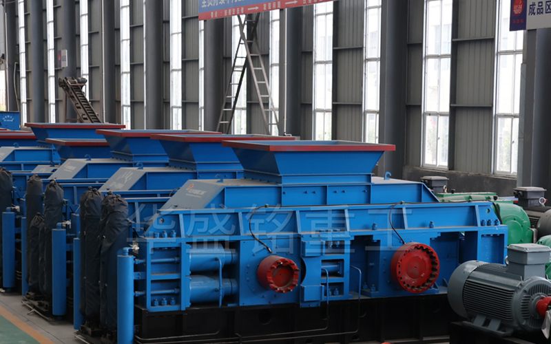 '瓜米石制砂機(jī),瓜米石對輥打砂機(jī)廠家,瓜米石液壓對輥制砂機(jī)價格